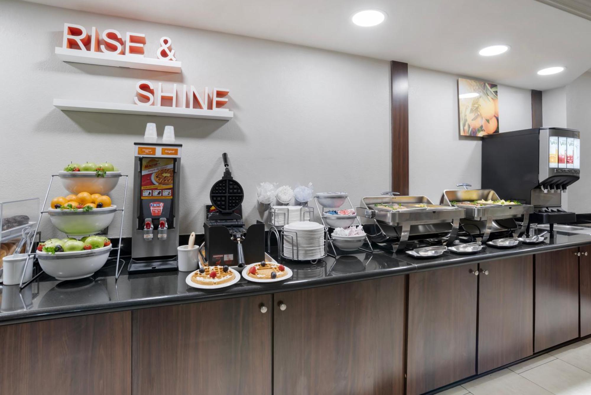 Comfort Inn & Suites New Orleans Airport North Кеннер Экстерьер фото