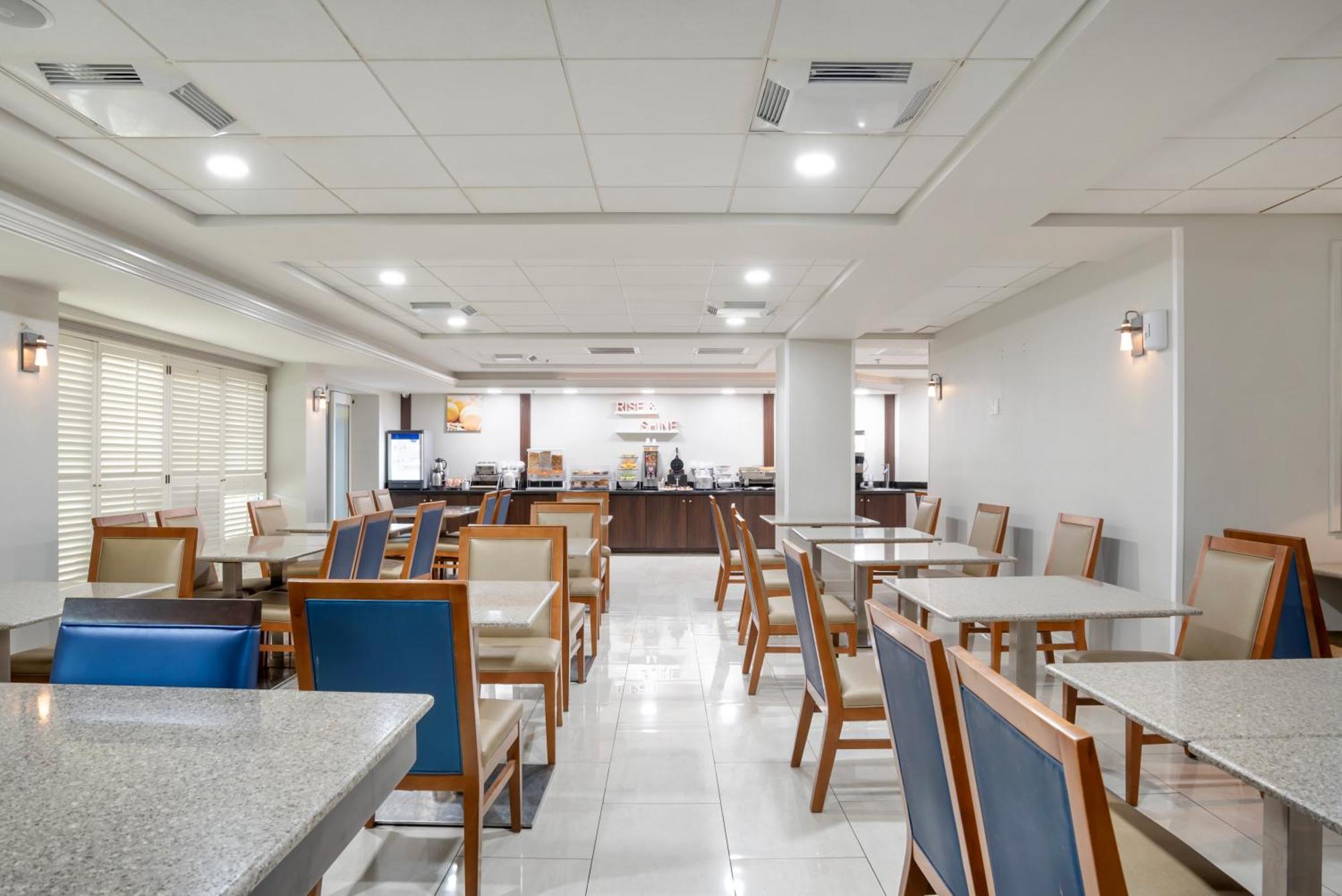 Comfort Inn & Suites New Orleans Airport North Кеннер Экстерьер фото