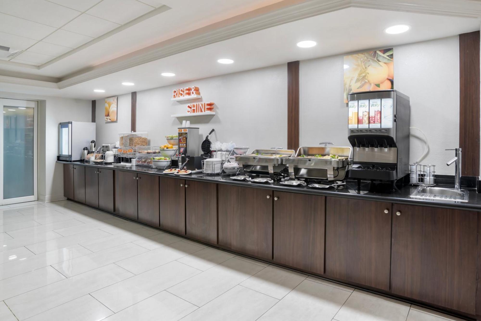 Comfort Inn & Suites New Orleans Airport North Кеннер Экстерьер фото