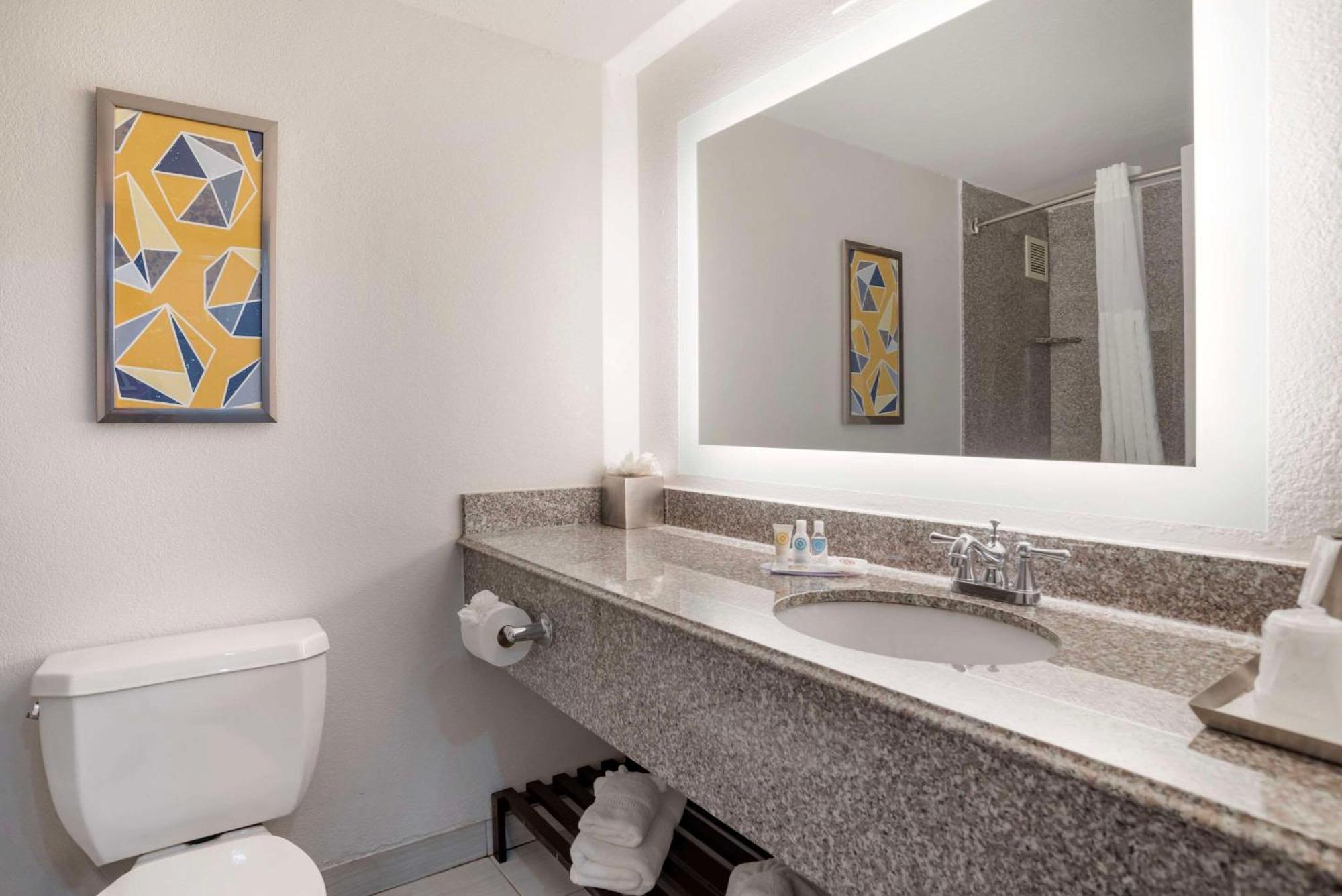 Comfort Inn & Suites New Orleans Airport North Кеннер Экстерьер фото