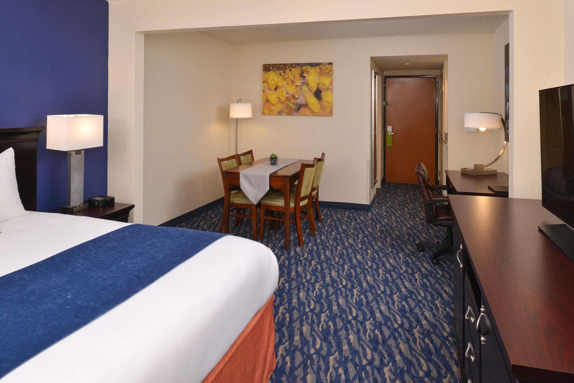 Comfort Inn & Suites New Orleans Airport North Кеннер Экстерьер фото
